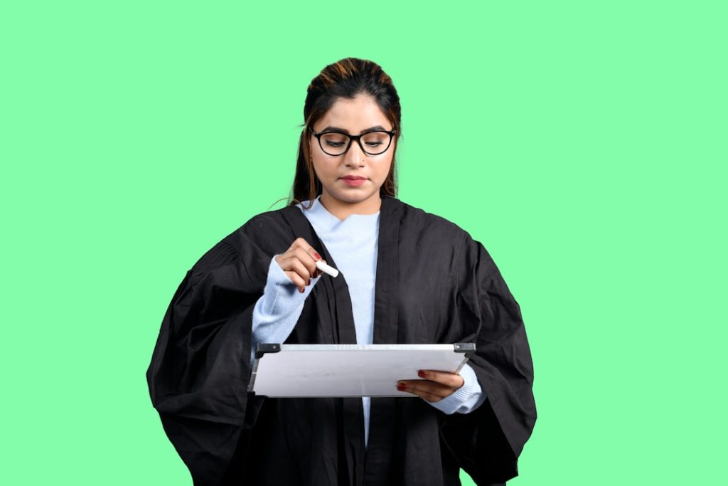 avocat spécialisé en droit de la famille, offrant conseils juridiques et représentation pour les divorces, garde d'enfants, pensions alimentaires et autres affaires familiales.