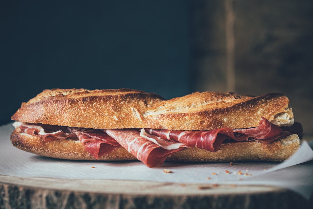 découvrez l'importance des breadcrumbs pour améliorer la navigation et l'expérience utilisateur sur votre site web.