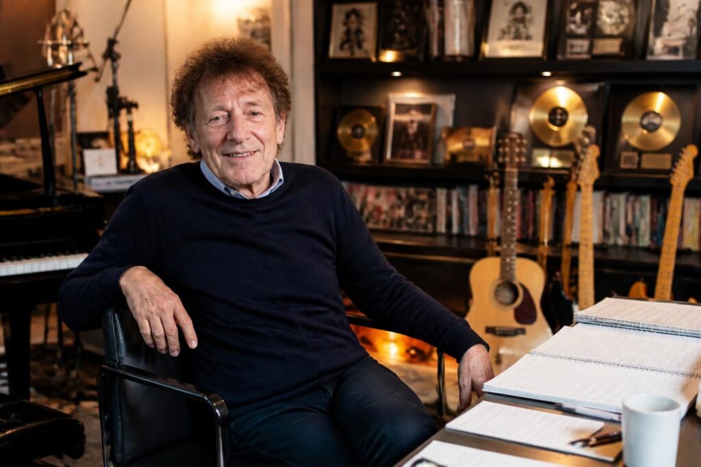 découvrez la fortune actuelle d'alain souchon ainsi que son parcours professionnel, de ses débuts à son succès dans la musique française.